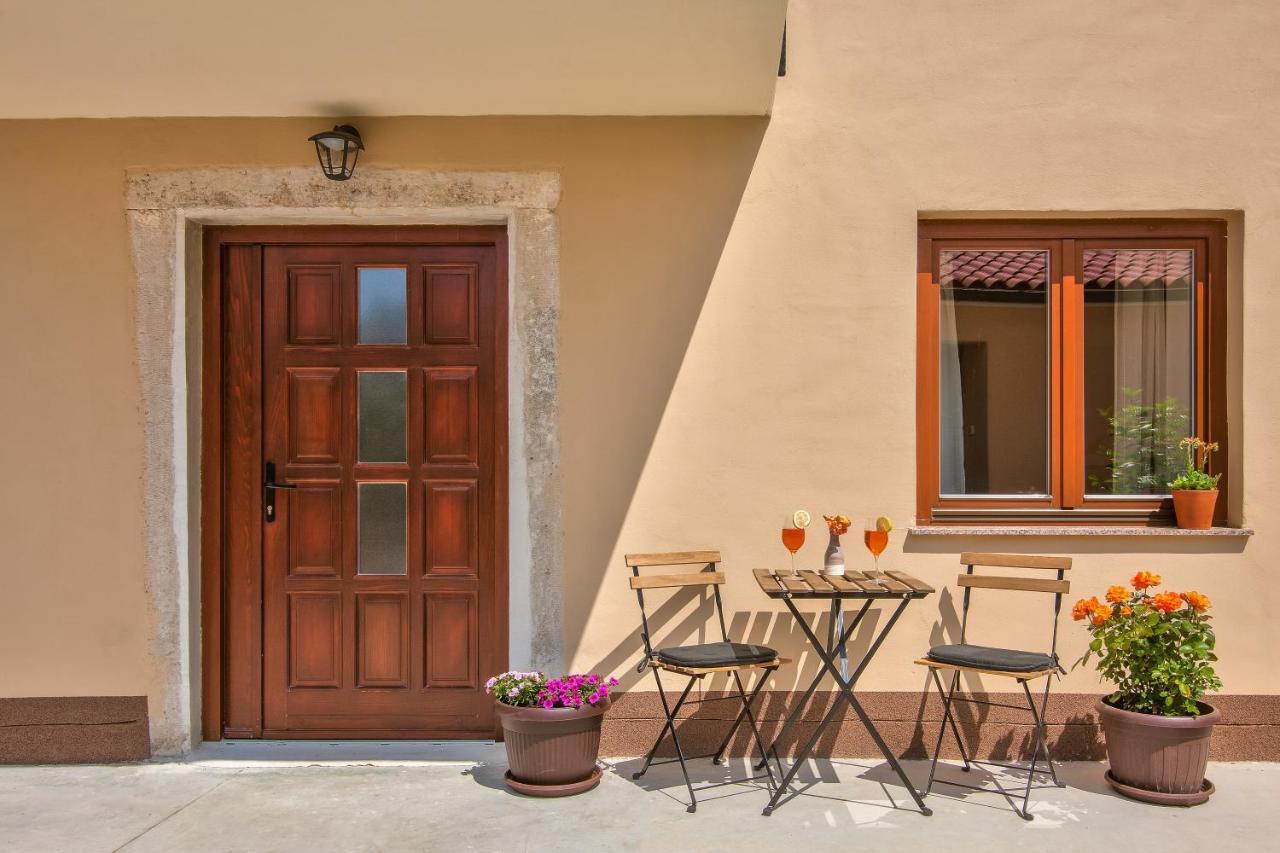 Apartments Tiny Garden Medulin Exterior photo